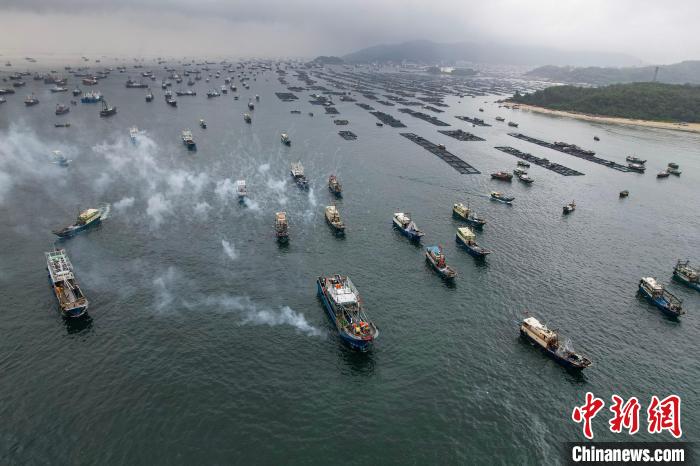 “中国南海渔都” 发布开渔令 千余艘渔船争“鲜”出海  第2张