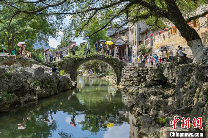 广西千年古镇“解锁”潮流玩法“圈粉	”年轻人  第2张