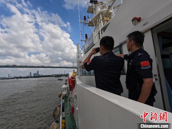 探索创新协作共管模式:边检等口岸单位举行联合巡航 第3张 探索创新协作共管模式:边检等口岸单位举行联合巡航 第3张