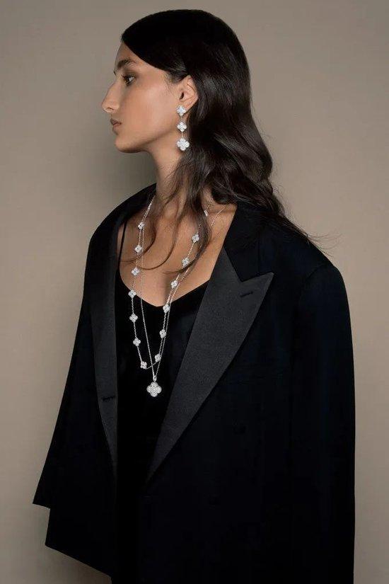 梵克雅宝全球涨价	，为什么大家通宵排队买？  第21张