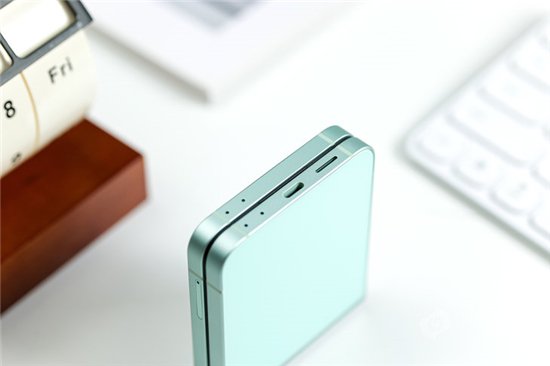 首款骁龙8 Gen3小折叠 三星Galaxy Z Flip6手机评测  第10张