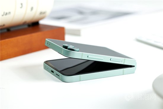 首款骁龙8 Gen3小折叠 三星Galaxy Z Flip6手机评测  第5张