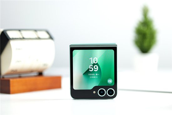 首款骁龙8 Gen3小折叠 三星Galaxy Z Flip6手机评测  第7张