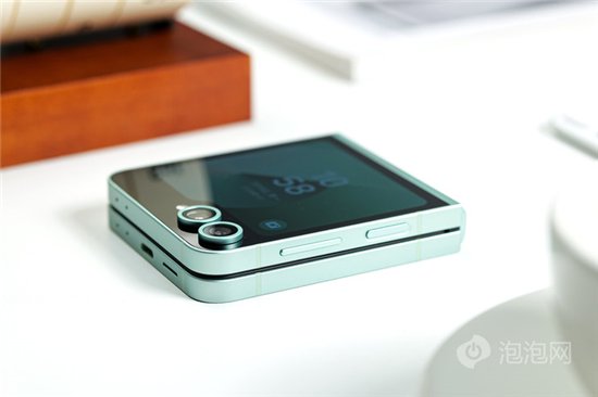 首款骁龙8 Gen3小折叠 三星Galaxy Z Flip6手机评测  第3张