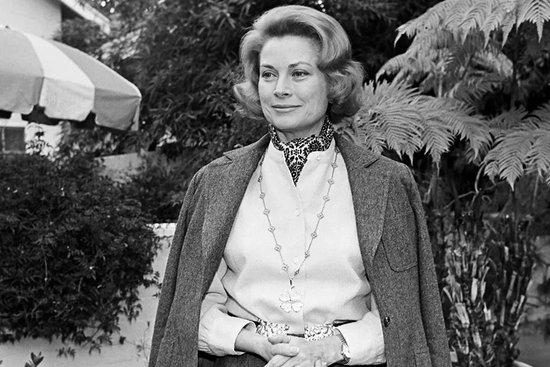 梵克雅宝全球涨价，为什么大家通宵排队买？  第56张