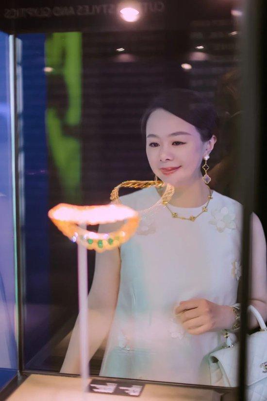 梵克雅宝全球涨价，为什么大家通宵排队买？  第48张