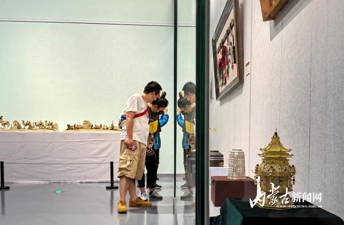 沿黄九省区民间工艺美术精品展在内蒙古美术馆开展  第7张 沿黄九省区民间工艺美术精品展在内蒙古美术馆开展  第7张