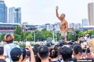 述评:为何天津“跳水大爷”能入选年度慈孝人物?