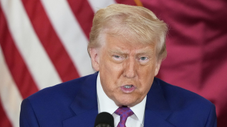 特朗普公开“怼”库克:苹果不应在印度生产手机