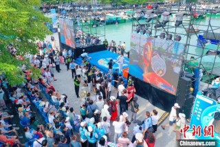 广西北海侨港开海嘉年华 “头鲜”拍卖被一扫而空