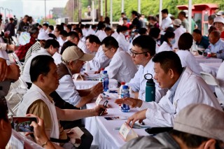 复旦建校120周年大型义诊举行,百余名专家服务市民超三千人次