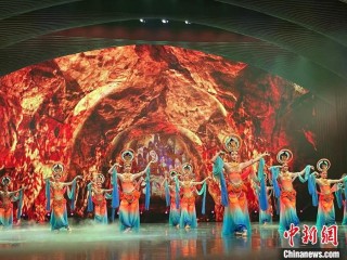 大型音舞诗画《掀起你的盖头来——新疆是个好地方》亮相石家庄