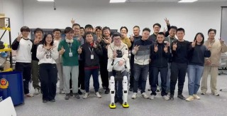 人形机器人灵犀X2将走出实验室,首轮预售推出3个版本