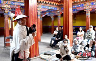 西藏拉萨:古建大院响起国家级非遗“昌鲁”