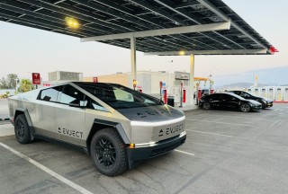 特斯拉起诉第三方充电器配件厂商,称其产品存过热风险