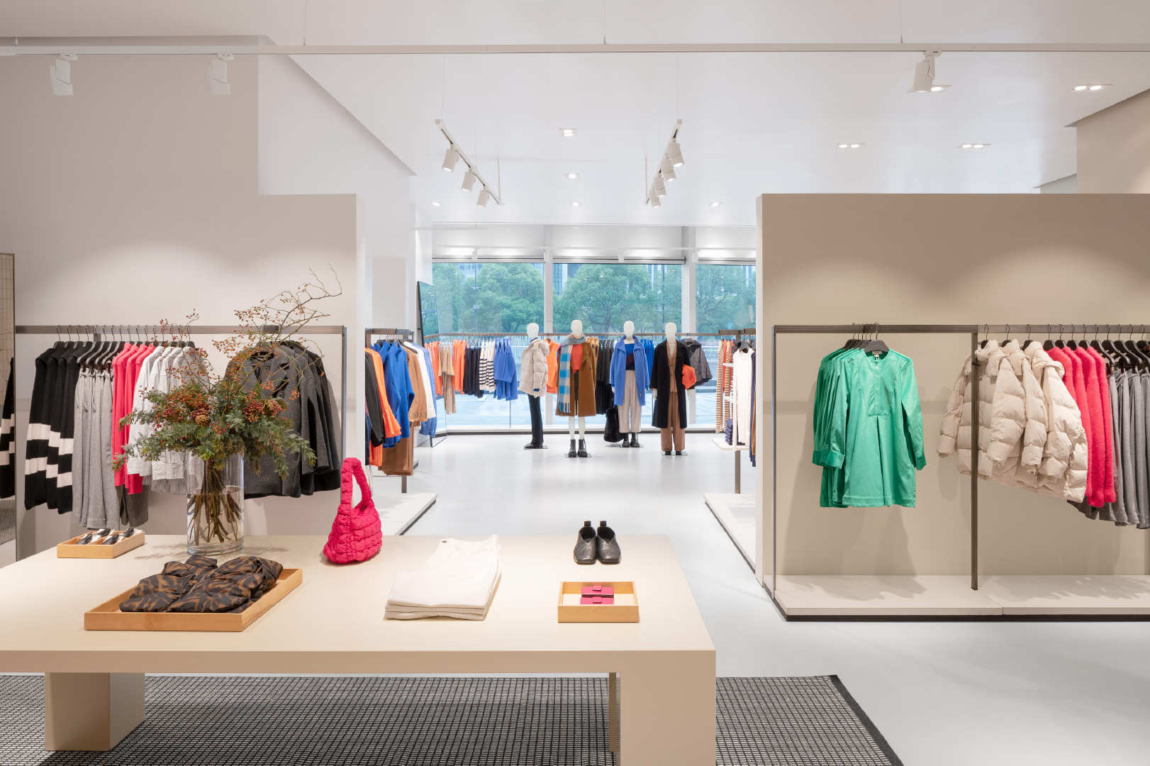 H&M姊妹品牌COS重启中国扩张计划  第2张