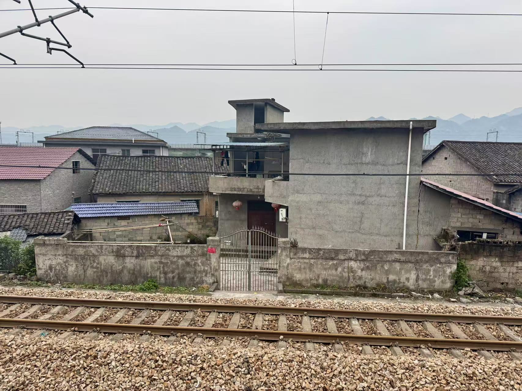 界面调查｜铁路穿村而过：一个湘西村庄与17起火车撞人事故  第10张