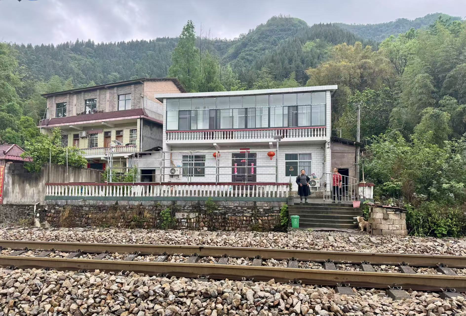 界面调查｜铁路穿村而过：一个湘西村庄与17起火车撞人事故  第9张