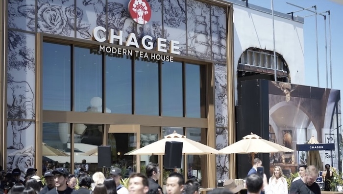 瑞幸和霸王茶姬来到星巴克老家踢馆  第1张