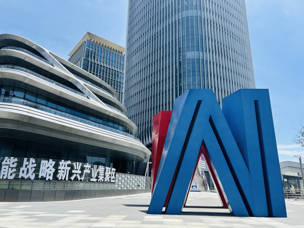 与总书记交流的上海人工智能实验室年轻人	，在探索什么前沿领域？  第2张