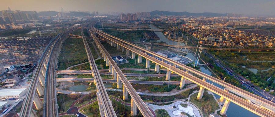 高铁冲刺	，谁在“狂飙	”？  第1张