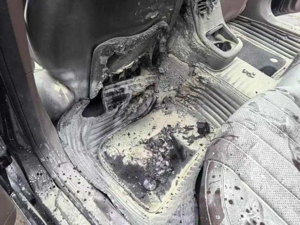 杭州一车主遇“离奇起火”：停车不到5分钟中招！车里千万别放它  第3张