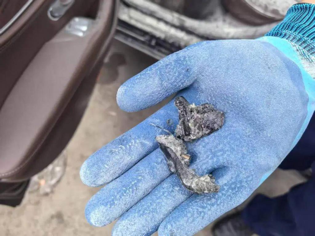 杭州一车主遇“离奇起火”：停车不到5分钟中招！车里千万别放它  第2张