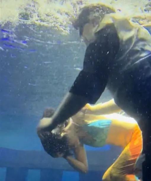 “美人鱼”女孩溺水进了ICU	，危险的青春饭  第2张