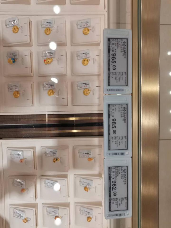 金价踩下“急刹车	”：有人排队抛售有人抄底抢购  第3张