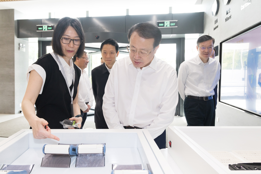 龚正市长调研闵行区	，更加奋发有为地稳增长促转型，久久为功增强发展后劲  第2张