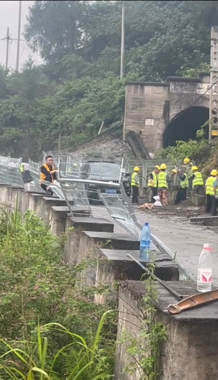 湖南焦柳铁路事故段已开始加装防护网  第1张 湖南焦柳铁路事故段已开始加装防护网  第1张