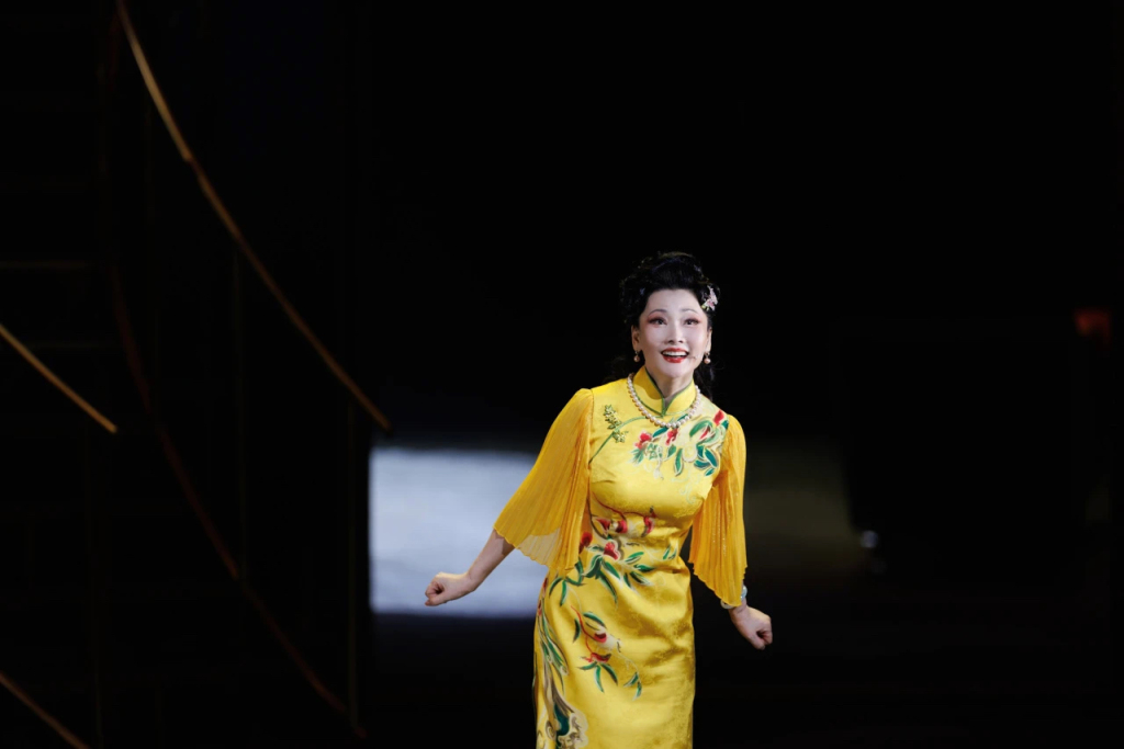 《日出》华丽的悲凉	，何赛飞和赵文瑄演绎出来了  第1张