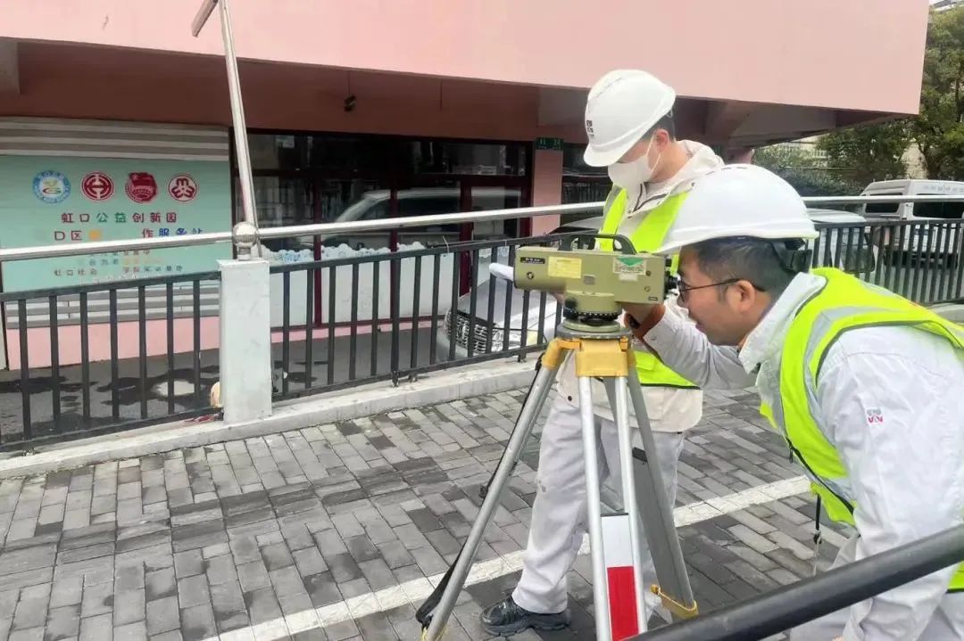 爬坡难下坡险	，居民出行难题如何解？  第2张