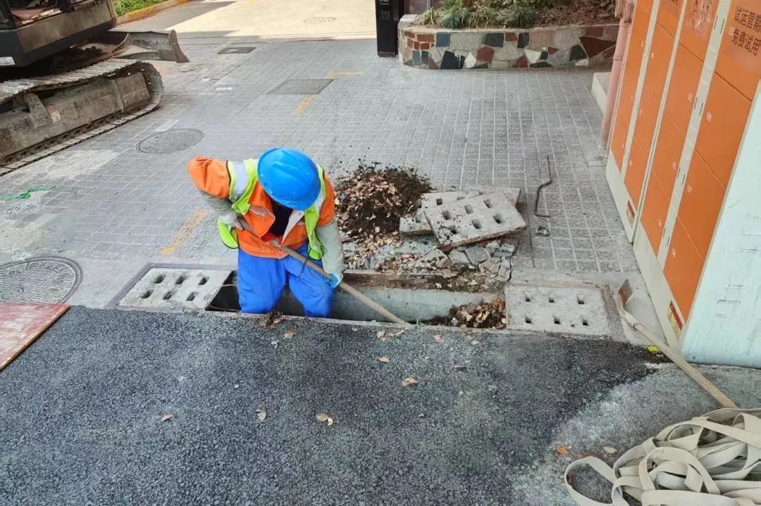 爬坡难下坡险	，居民出行难题如何解？  第4张