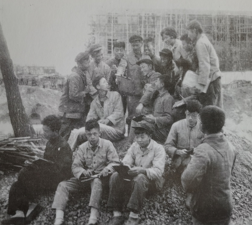 纪念｜脖子上挂着红领巾的陈逸飞  第2张